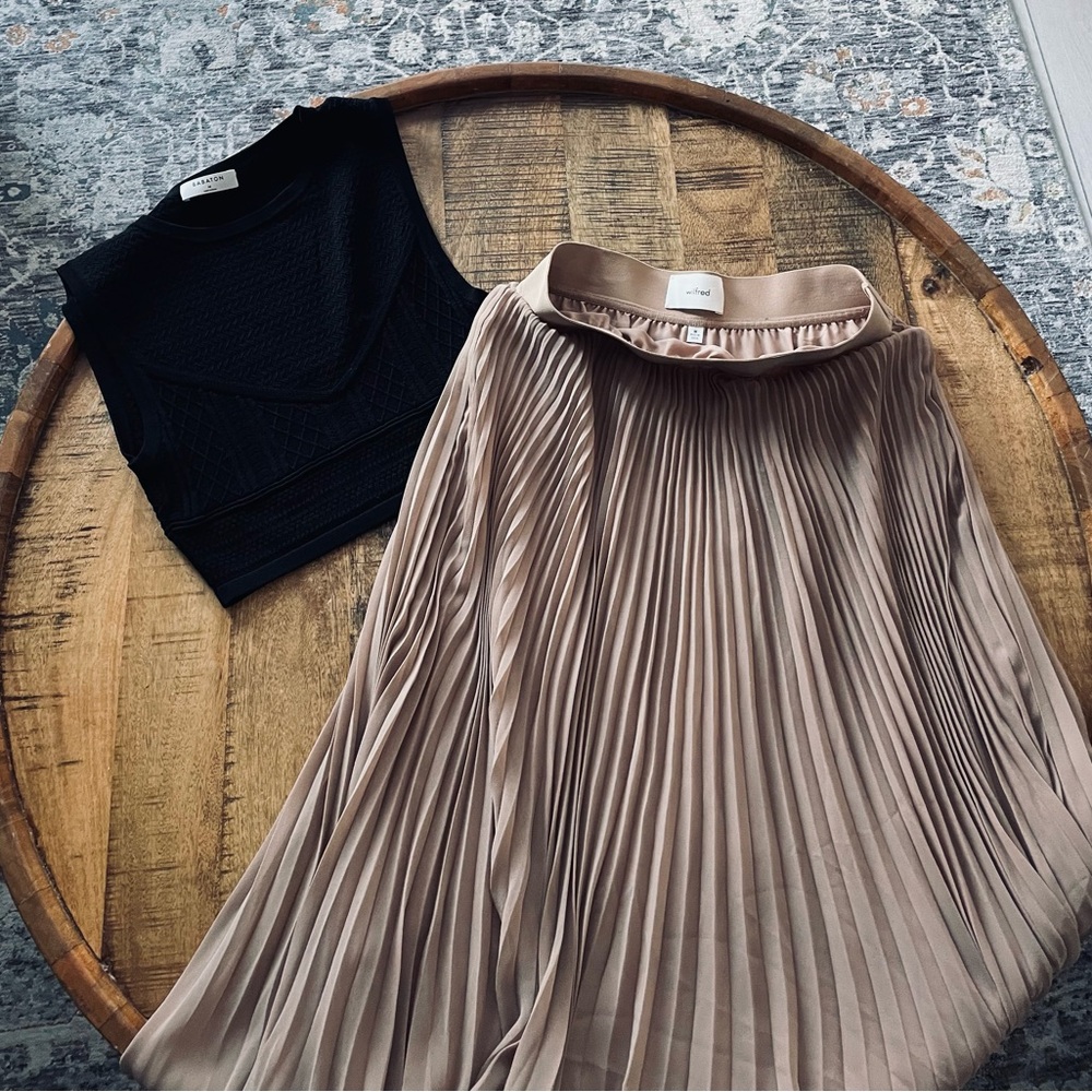 Aritzia Wilfred Taupe Pleated Midi Skirt
